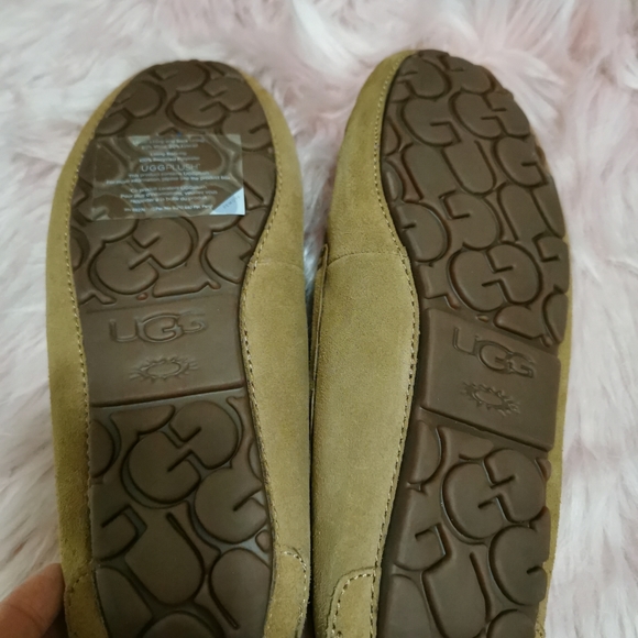 UGG Moccasin - Picture 3 of 5